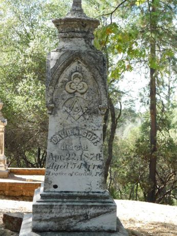 [Picture of David Goff grave]